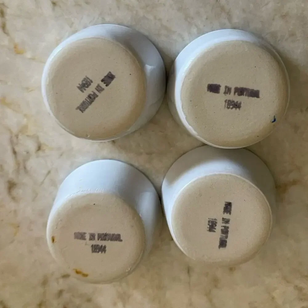 Small ceramic miniature dishes for condiments or sauces